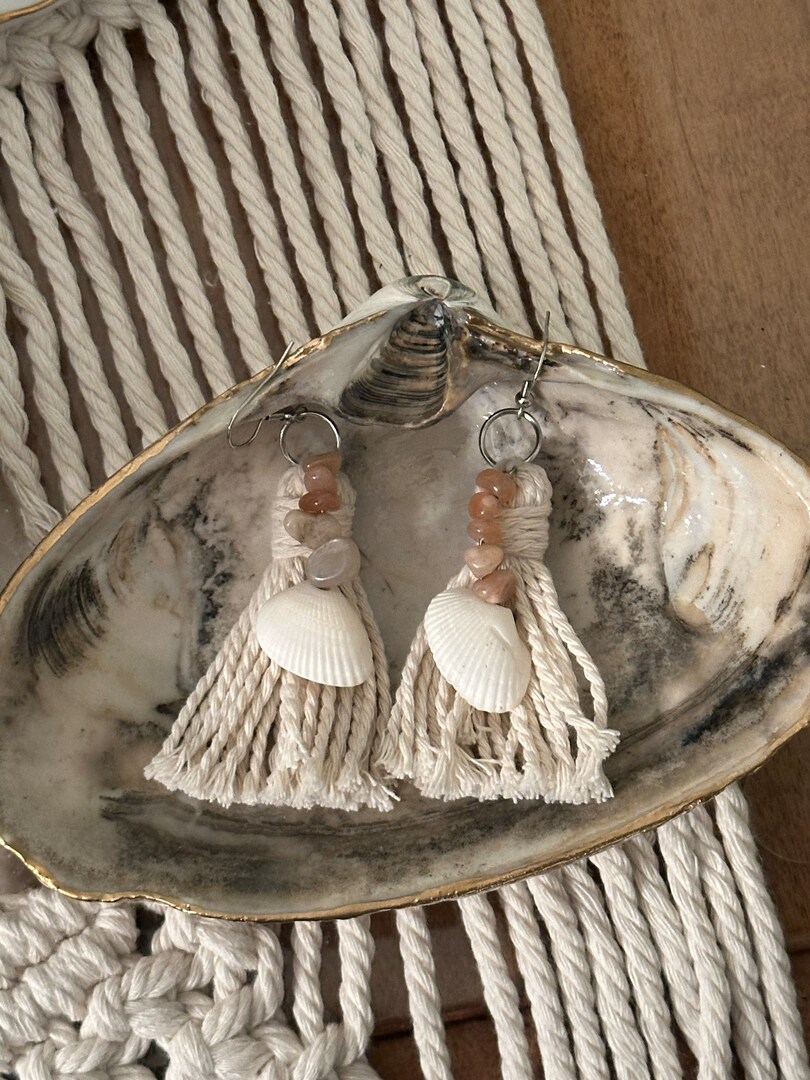 Boho Chic Shell Earrings, Handcrafted Macrame Beaded Dangles, Perfect Accessory for Bohemian Fashion, stylish festival jewelry, gift for her